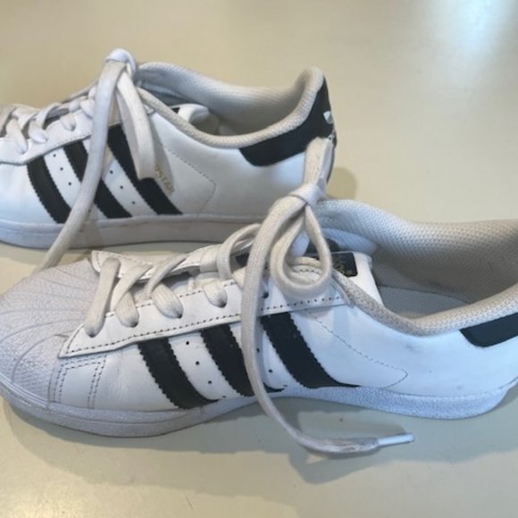 ADIDAS SUPERSTAR WHITE WOMEN'S TENNIS SHOES Size 5 - Picture 3 of 4